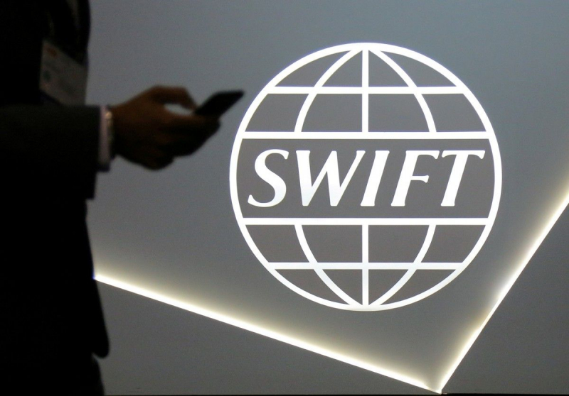 "Выживем": в России отреагировали на риск отключения от SWIFT