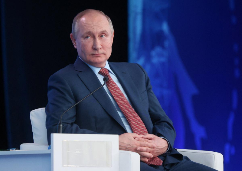 Глава Минобороны Германии призвала ужесточить персональные санкции против Путина