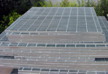 Укладка ступеней из оцинкованного настила