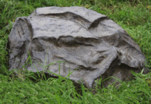 Как красиво спрятать септик на участке