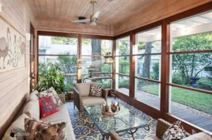 Варианты остекления дачной веранды