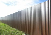 5 причин, почему стоит выбрать забор из профнастила