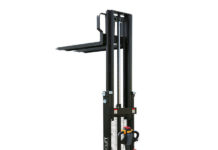 Универсальные в использовании самоходные электрические штабелеры