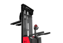 Самоходные штабелеры: сферы применения