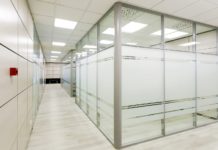 Стеклянные перегородки для офиса: все за и против