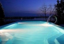 Подсветка бассейна: выбираем подводные светильники