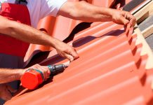 Как осуществляется монтаж металлочерепицы: этапы работы