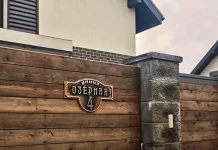 Адресная табличка на дом: какую заказать