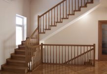 Лестница на второй этаж: из каких материалов бывает