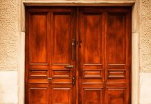 Преимущества дверей из массива: красота, надежность, экологичность