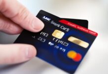 Преимущества дистанционного получения пластиковых карточек