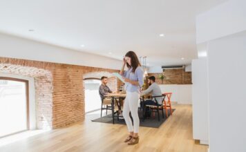 Материалы для натяжных потолков: выбор и преимущества