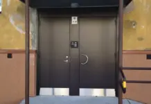 Как выбрать подъездную дверь: надежность и безопасность для дома