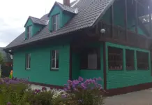 Обшивка дома фасадными панелями: преимущества, особенности и необходимость