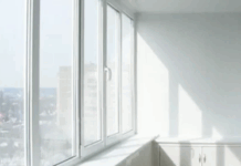 Застеклить балкон: как выбрать и организовать монтаж